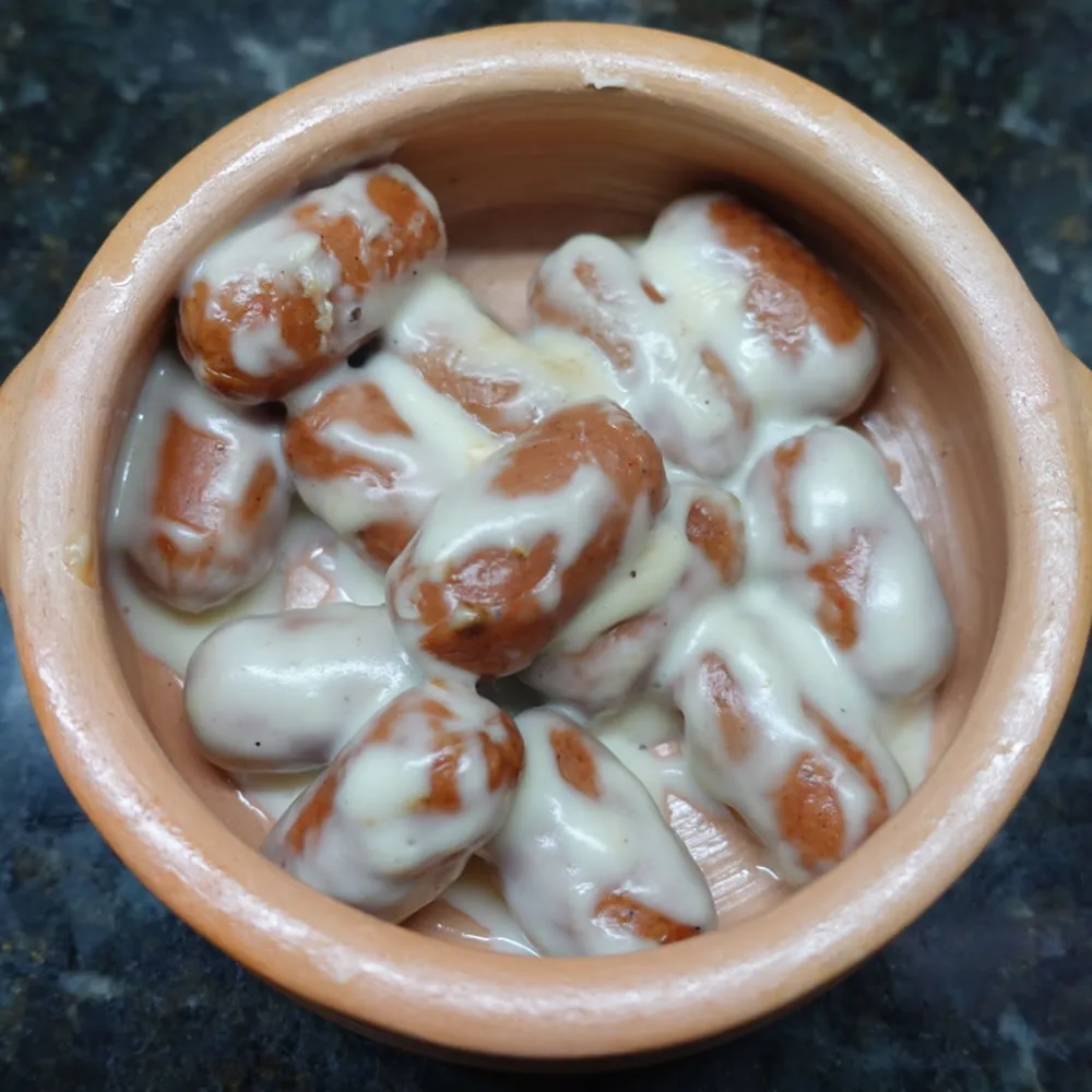 Choricito en salsa de queso - Raciones